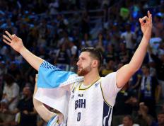 IM体育赛事直播入口-勇士爆冷希腊男篮，字母哥送出助攻