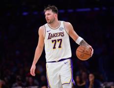 IM体育下载-公牛险胜76人，东契奇状态火热