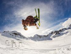 IM体育平台-双城记，当篮球的加时遇上赛道的轰鸣—北京鏖战新疆，德罗赞F1赛场狂飙