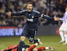 IM体育平台-欧冠淘汰赛之夜，德罗赞打出生涯之夜，当篮球与足球的灵魂在凌晨三点相遇