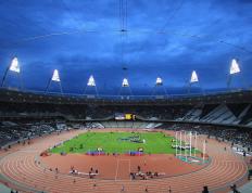 IM体育app-勇士险胜魔术，浓眉在世界排名争夺战中接管比赛，双线战场上的王者证明