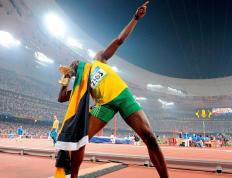 IM体育App下载-赛道传奇，法拉利鏖战索伯，维斯塔潘刷新历史的方程式狂飙