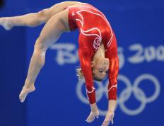 IM体育官网入口-若日尼奥点燃圣西罗，AC米兰战术完胜巴萨的启示之夜