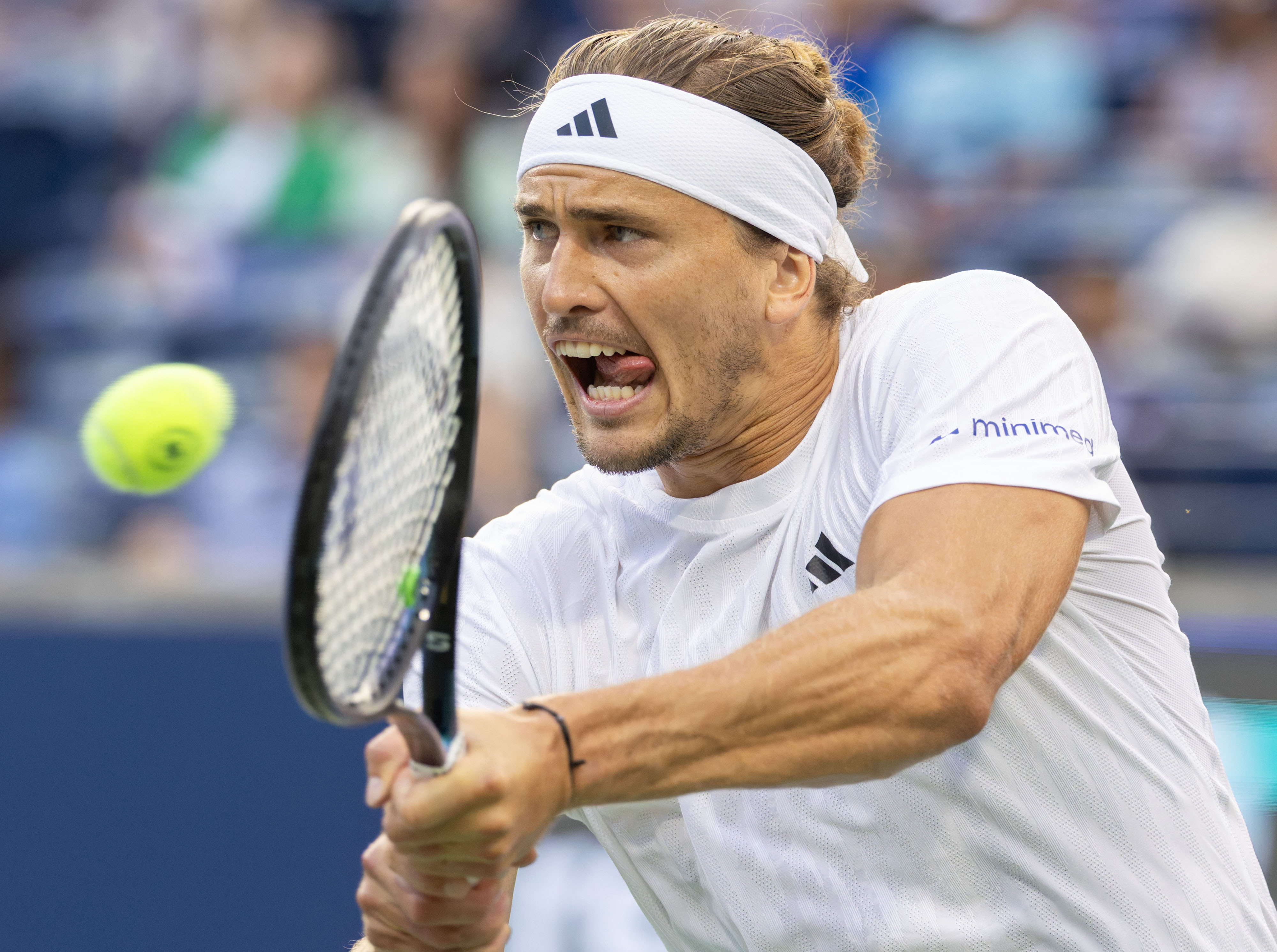 IM体育官方平台-世界网球队碾压西班牙网球队，兹维列夫爆发神勇的简单介绍