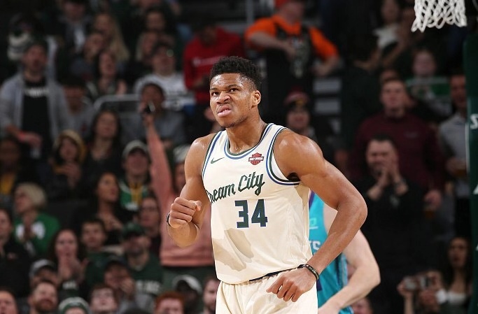 IM体育赛事直播入口-雄鹿客场大胜黄蜂,轻取胜利