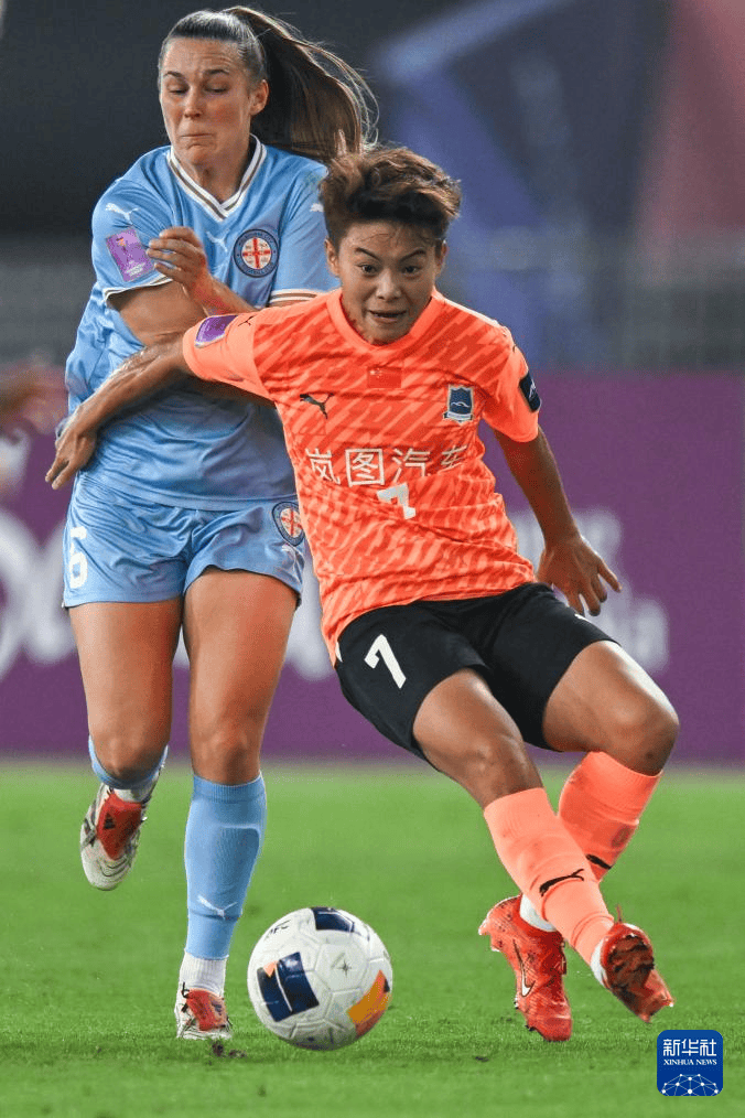 IM体育app-足球场上的豪情壮志，谱写着传奇的篇章