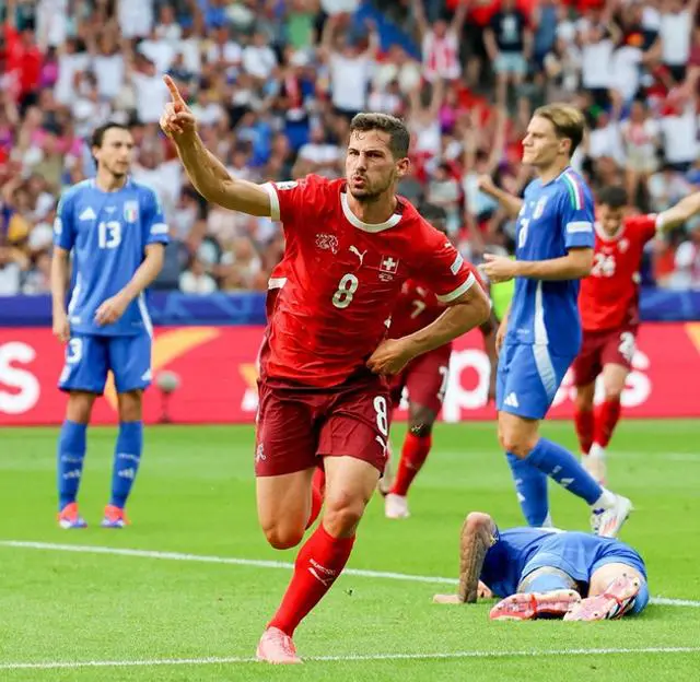 IM体育官网-瑞士队在比赛中表现出勇气与拼搏精神