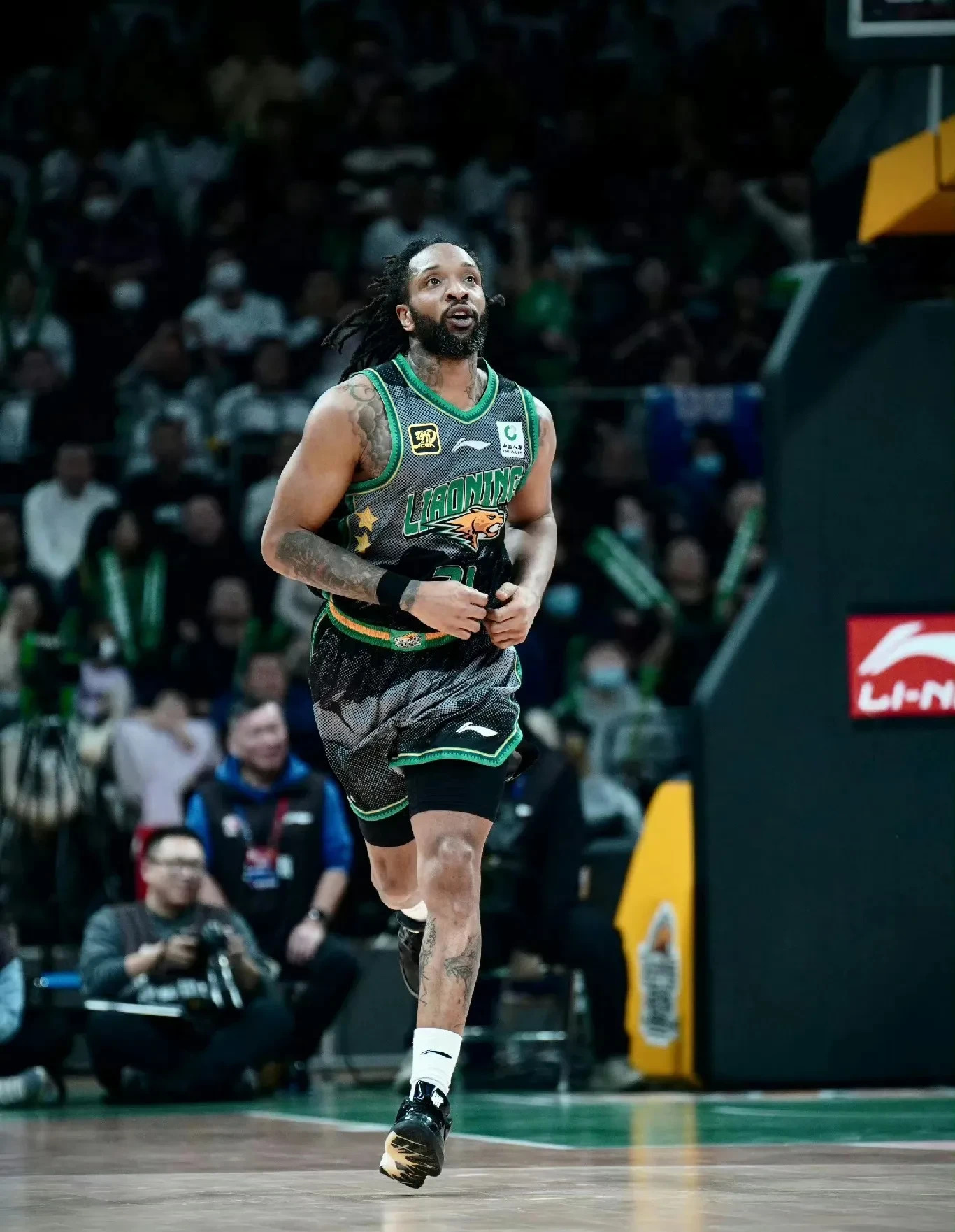 IM体育平台-包含雄鹿B队逆转南韩男篮，汉密尔顿三分雨点燃全场的词条